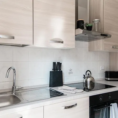 Lovely With Private Parking In Como