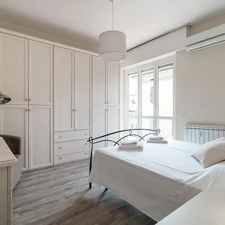 Lovely With Private Parking In