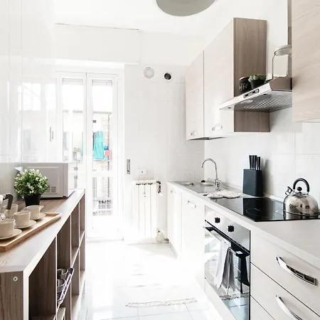 Lovely With Private Parking In * كومو