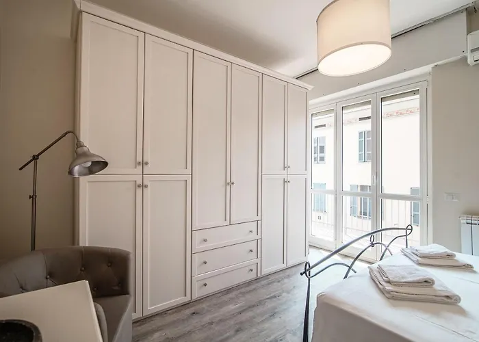 Lovely With Private Parking In