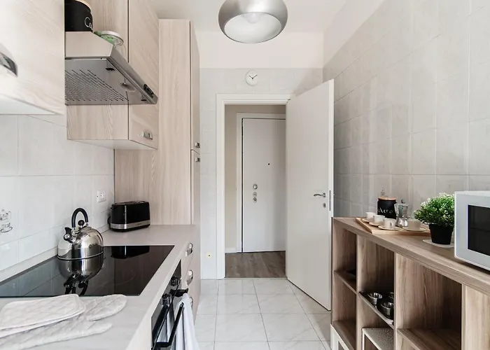 Lovely With Private Parking In *