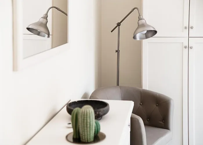 Lovely With Private Parking In Apartment