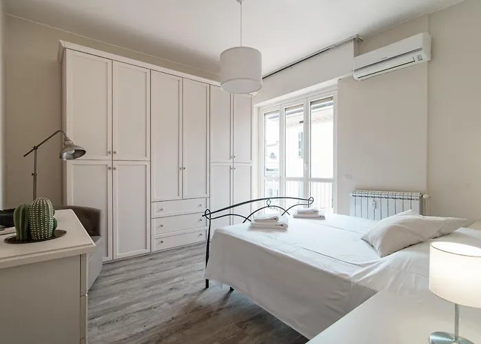 Lovely With Private Parking In