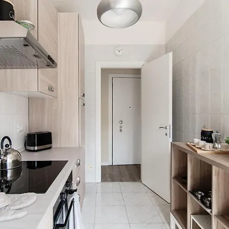 Lovely With Private Parking In *