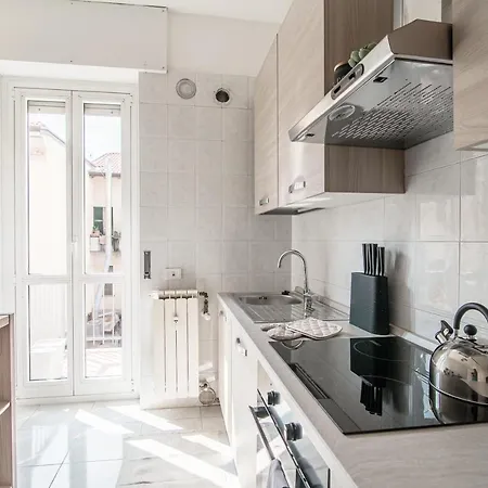 Apartment Lovely With Private Parking In