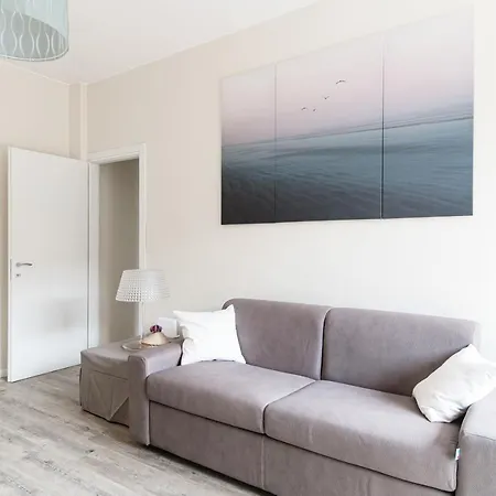 Apartment Lovely With Private Parking In Como