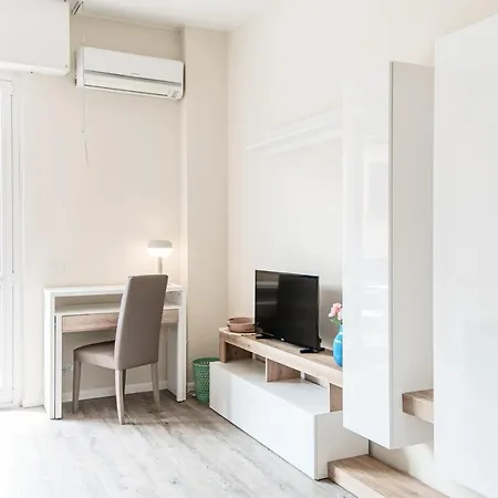 Apartman Lovely With Private Parking In *